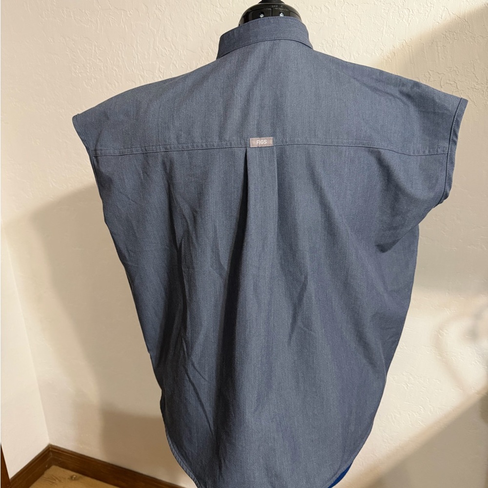 Figs woman’s size small scrub top and pant set - Picture 2 of 7